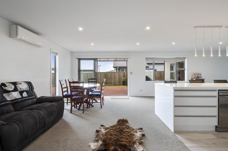 Photo of property in 27 Silicon Way, Fitzherbert, Palmerston North, 4410