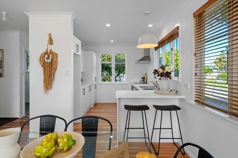 Photo of property in 27 Cologne Street, Martinborough, 5711