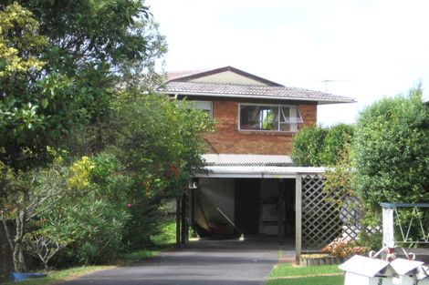 Photo of property in 1/3 Ian Place, Glendene, Auckland, 0602