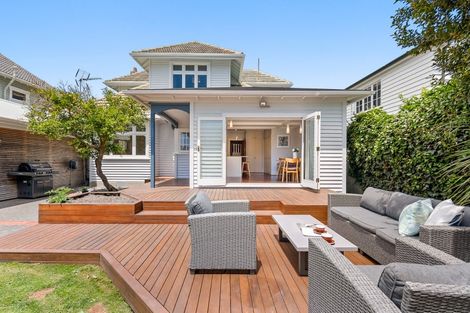 Photo of property in 17 Saint Albans Grove, Woburn, Lower Hutt, 5010