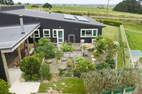 Photo of property in 165 Albert Road, Tokomaru, Palmerston North, 4474