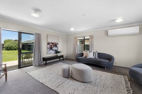 Photo of property in 9 Whitney Place, Rototuna North, Hamilton, 3210