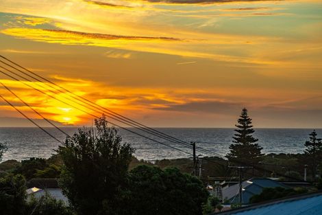 Photo of property in 44 Rangiora Street, Castlecliff, Wanganui, 4501