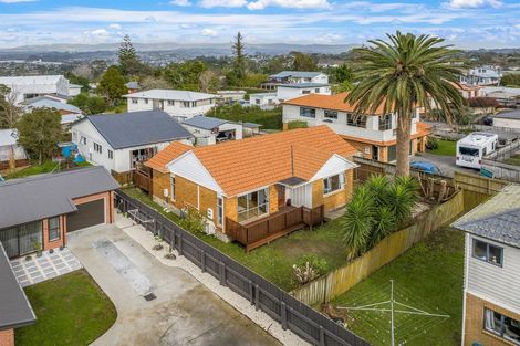 Photo of property in 60a Waimumu Road, Massey, Auckland, 0614