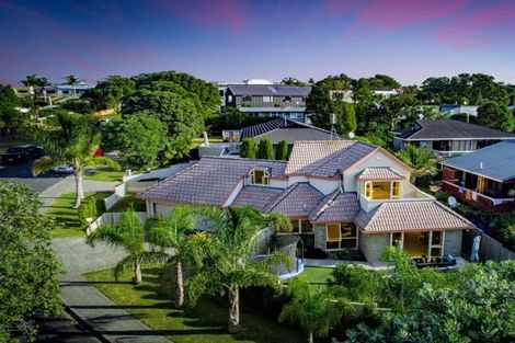 Photo of property in 1/7 Sharon Road, Waiake, Auckland, 0630