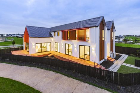 Photo of property in 28 Catalina Avenue, Rosehill, Papakura, 2113