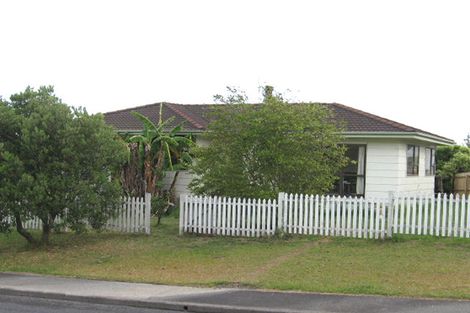 Photo of property in 19 Fitzherbert Avenue, West Harbour, Auckland, 0618