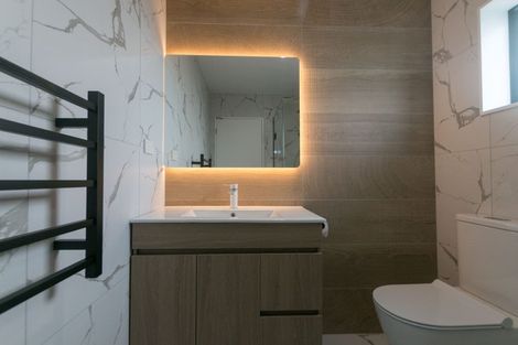 Photo of property in 17e Martin Place, Kelston, Auckland, 0602