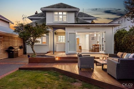 Photo of property in 17 Saint Albans Grove, Woburn, Lower Hutt, 5010