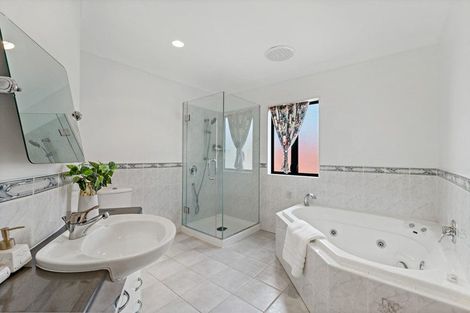 Photo of property in 15 Tumbridge Place, Somerville, Auckland, 2014