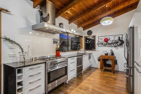 Photo of property in 215 Shaw Road, Titirangi, Auckland, 0604