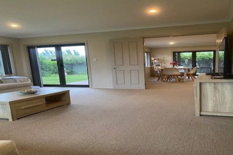 Photo of property in 15 Delta Mews Place, Clive, 4102