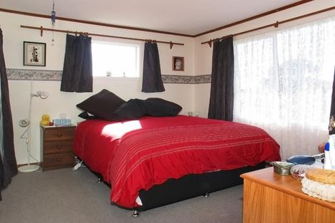 Photo of property in 10 Roberts Street, Tawa, Wellington, 5028