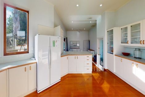 Photo of property in 16 Pirie Street, Palmerston North, 4410