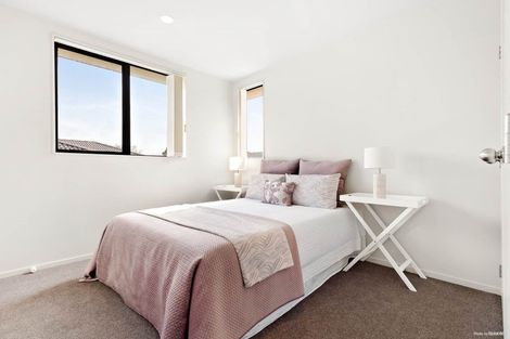 Photo of property in 33 Cityview Place, Massey, Auckland, 0614