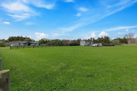 Photo of property in 124 Boord Crescent, Kumeu, 0891