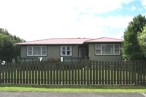 Photo of property in 31 Paragon Avenue, Beach Haven, Auckland, 0626