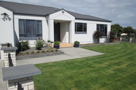 Photo of property in 35 Dalfield Place, Highbury, Palmerston North, 4412