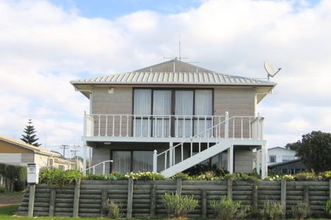 Photo of property in 826 Papamoa Beach Road, Papamoa Beach, Papamoa, 3118