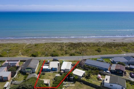 Photo of property in 230-232 Marine Parade, Otaki Beach, Otaki, 5512
