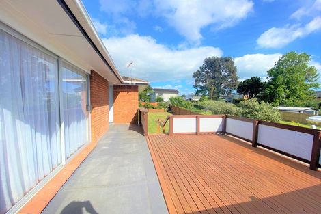 Photo of property in 25 Borrowdace Avenue, Botany Downs, Auckland, 2010