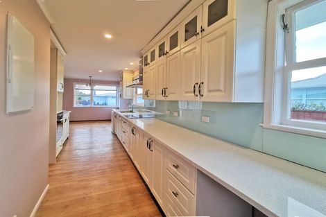 Photo of property in 123 Edgewater Drive, Pakuranga, Auckland, 2010