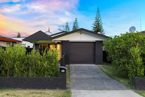 Photo of property in 2/3 Centreway Road, Orewa, 0931