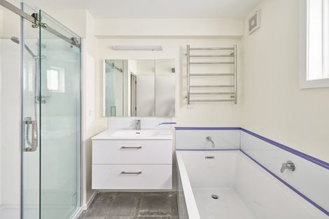 Photo of property in 20 Victoria Road, New Plymouth, 4310