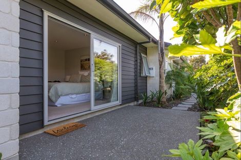 Photo of property in 8 Petrel Close, Paraparaumu Beach, Paraparaumu, 5032