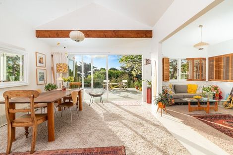 Photo of property in 121 Wellington Road, Paekakariki, 5034
