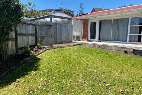 Photo of property in 2/1369 Dominion Extension, Mount Roskill, Auckland, 1041