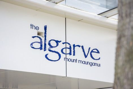 Photo of property in Algarve Apartments, 207/332 Maunganui Road, Mount Maunganui, 3116