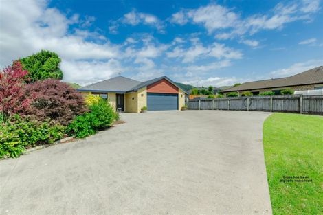 Photo of property in 44 Awatea Avenue, Paraparaumu, 5032