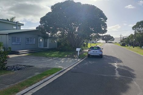 Photo of property in 8 Finch Street, One Tree Point, 0118
