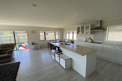 Photo of property in 4 Pohue Avenue, Huapai, Kumeu, 0810