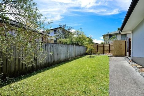 Photo of property in 21 View Ridge Drive, Ranui, Auckland, 0612