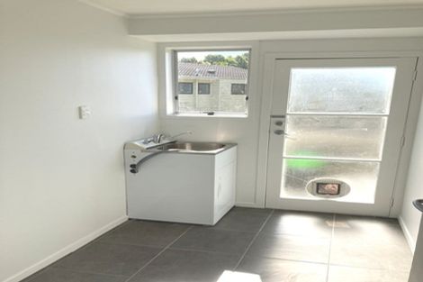 Photo of property in 1 Kayle Glen, West Harbour, Auckland, 0618