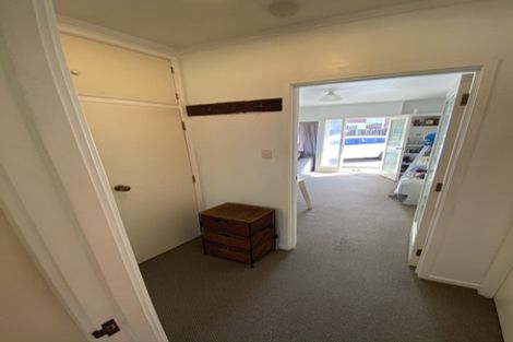 Photo of property in 2/219 Forrest Hill Road, Forrest Hill, Auckland, 0620