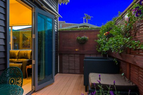 Photo of property in 5a Bernleigh Terrace, West Harbour, Auckland, 0618