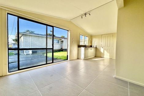 Photo of property in 13 Carbery Place, Manurewa, Auckland, 2102