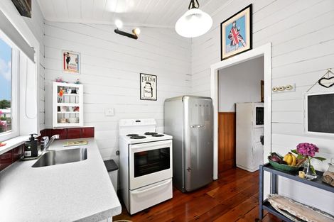 Photo of property in 106 Forest Lake Road, Forest Lake, Hamilton, 3200