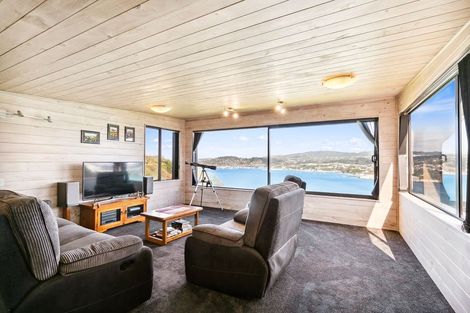 Photo of property in 3 Countess Close, Maupuia, Wellington, 6022