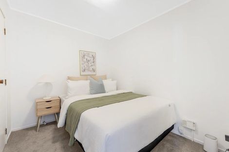 Photo of property in 2/38 Ballater Place, Highland Park, Auckland, 2010