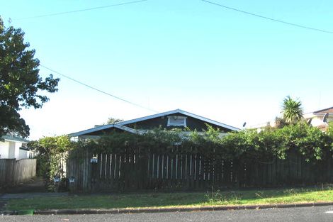 Photo of property in 1/24 Islington Avenue, New Lynn, Auckland, 0600