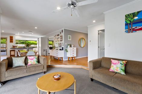 Photo of property in 19 Rosella Grove, Waimauku, 0812