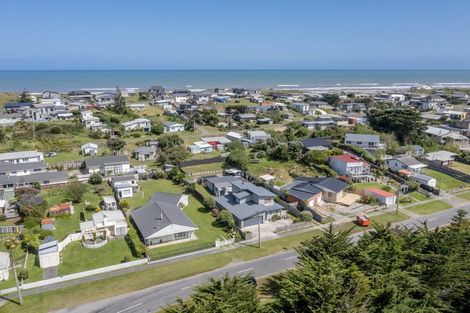 Photo of property in 36 Signal Street, Foxton Beach, Foxton, 4815