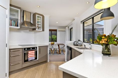 Photo of property in 33 Admirals Court Drive, Greenhithe, Auckland, 0632