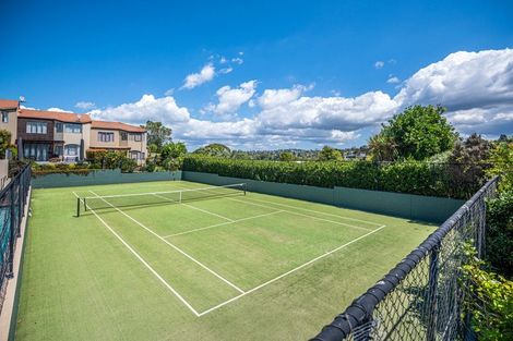 Photo of property in 9/8 Tobago Place, Sunnynook, Auckland, 0620