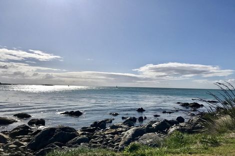 Photo of property in 100 Marine Parade, Bluff, 9814