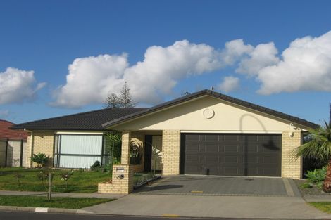 Photo of property in 32 Corrofin Drive, East Tamaki, Auckland, 2013